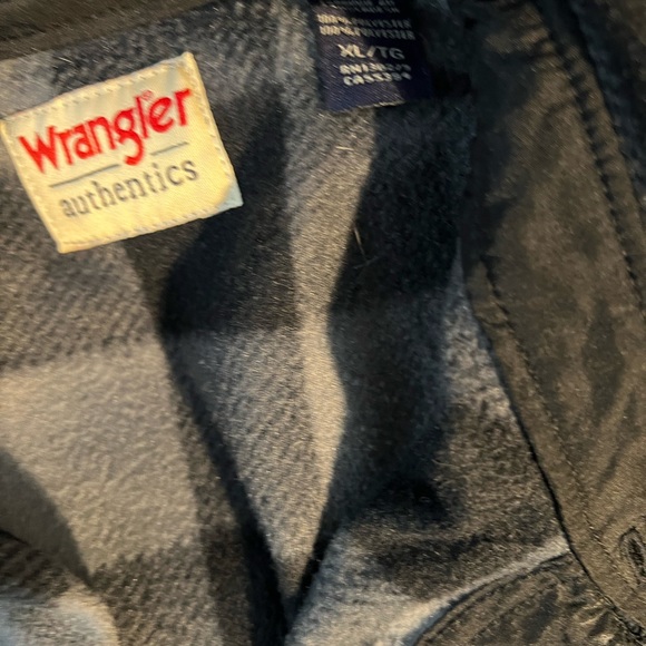 Wrangler flannel - Picture 3 of 4